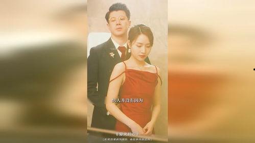 老板摸丝袜女人,丝袜女人引发的激情故事