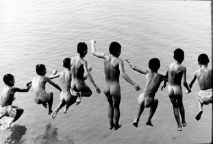 丝袜跳入水中,一场别开生面的丝袜跳水秀