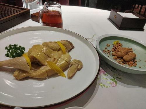 吃午饭的白高肉丝袜,白高肉丝袜的美食之旅