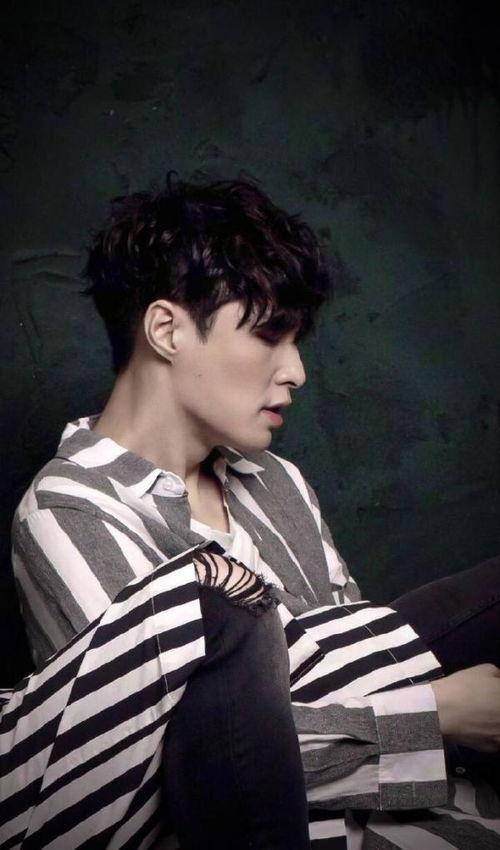 明星图片张艺兴,青春偶像的蜕变之路