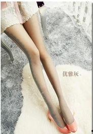 长筒丝袜美腿美足,丝袜映衬下的优雅美腿与足部风情